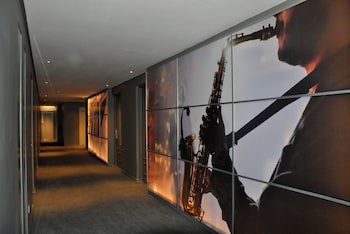 Broadway Hotel & Suites