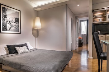 Broadway Hotel & Suites
