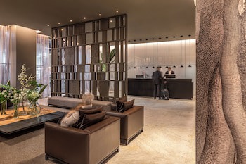 Broadway Hotel & Suites