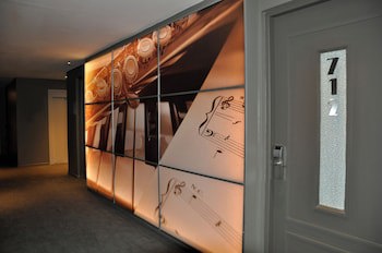 Broadway Hotel & Suites