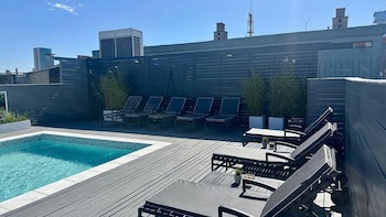 Broadway Hotel & Suites