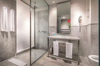 Broadway Hotel & Suites