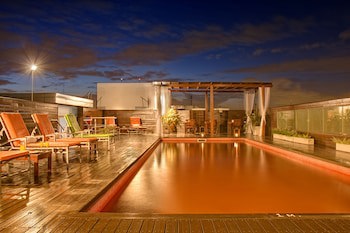 Broadway Hotel & Suites