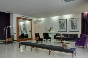 Broadway Hotel & Suites