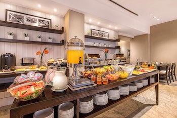 Broadway Hotel & Suites