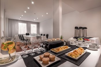 Broadway Hotel & Suites