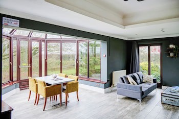 Warwickshire Park Hotel Kenilworth By Belvilla