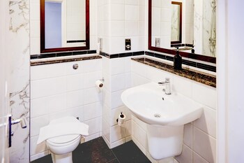 Warwickshire Park Hotel Kenilworth By Belvilla