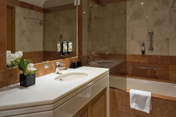 Altis Suites