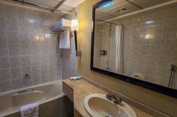 Sheraton Khalidiya Hotel fotoğrafı