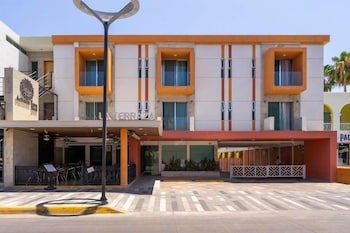 Azteca Inn