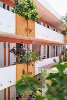 Azteca Inn