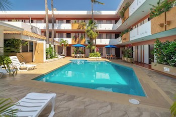 Azteca Inn