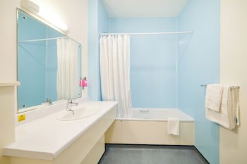 Discovery Inn Hotel
