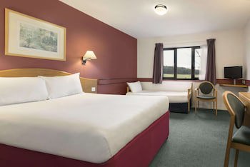 Days Inn By Wyndham Abington M74