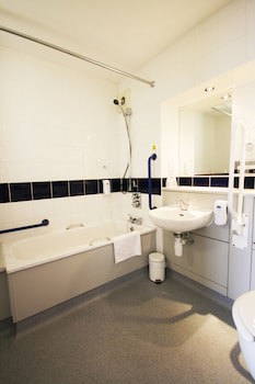 Days Inn By Wyndham Abington M74