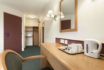 Days Inn By Wyndham Abington M74