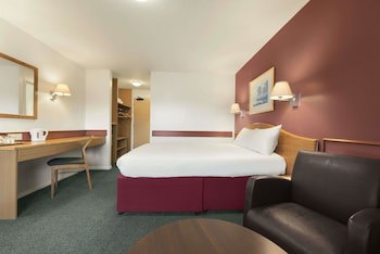 Days Inn By Wyndham Abington M74