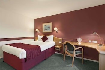 Days Inn By Wyndham Abington M74