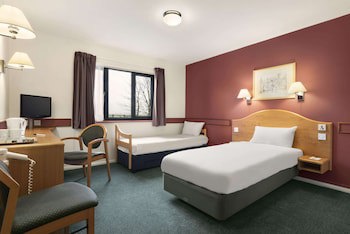Days Inn By Wyndham Abington M74