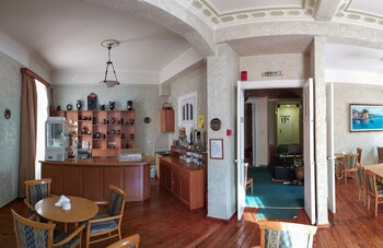 Cecil Hotel