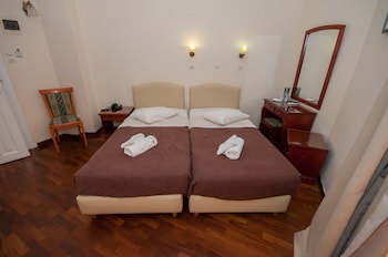 Cecil Hotel