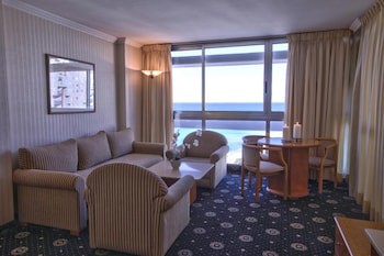 Seasons Hotel - Resort On The Beach
