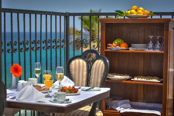 Seasons Hotel - Resort On The Beach