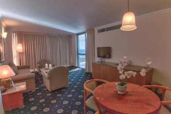 Seasons Hotel - Resort On The Beach
