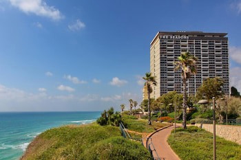 Seasons Hotel - Resort On The Beach