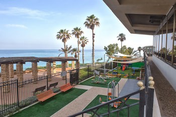 Seasons Hotel - Resort On The Beach