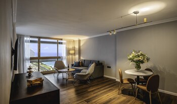 Seasons Hotel - Resort On The Beach