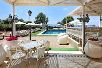 Seasons Hotel - Resort On The Beach
