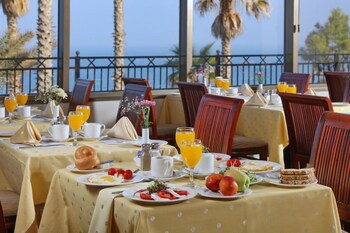 Seasons Hotel - Resort On The Beach