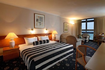 Seasons Hotel - Resort On The Beach