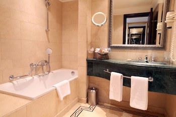 Intercontinental Phoenicia Beirut, An Ihg Hotel