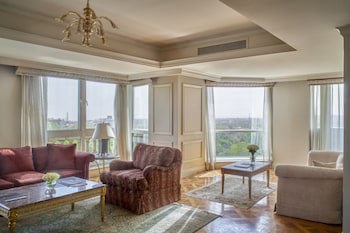 Four Seasons Hotel Cairo At First Residence