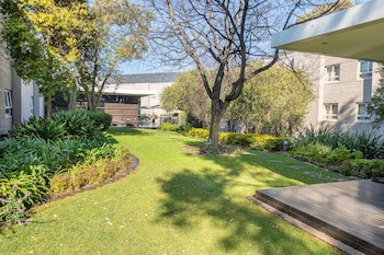 City Lodge Johannesburg Airport, Barbara Road
