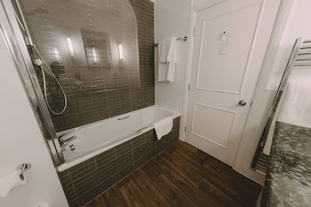 Cwrt Bleddyn Hotel & Spa