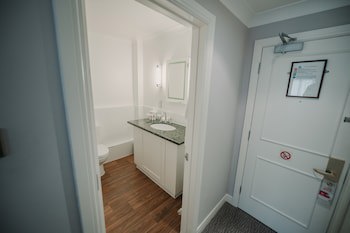Cwrt Bleddyn Hotel & Spa