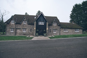 Cwrt Bleddyn Hotel & Spa