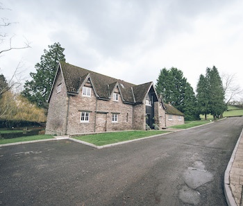 Cwrt Bleddyn Hotel & Spa