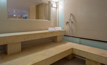 Ghl Hotel Capital