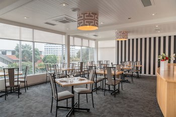 Bay Plaza Hotel