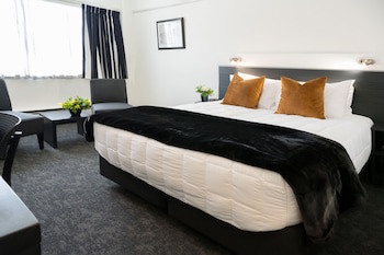 Bay Plaza Hotel