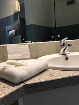 Bay Plaza Hotel