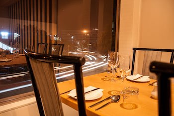 Bay Plaza Hotel