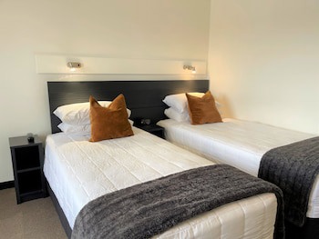 Bay Plaza Hotel