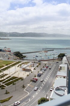 Bay Plaza Hotel