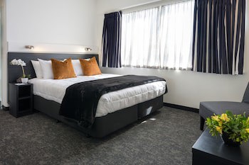 Bay Plaza Hotel